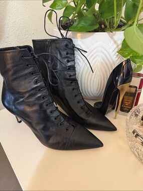 Zara leather  Lace-Up Pointed Toe Ankle Boots